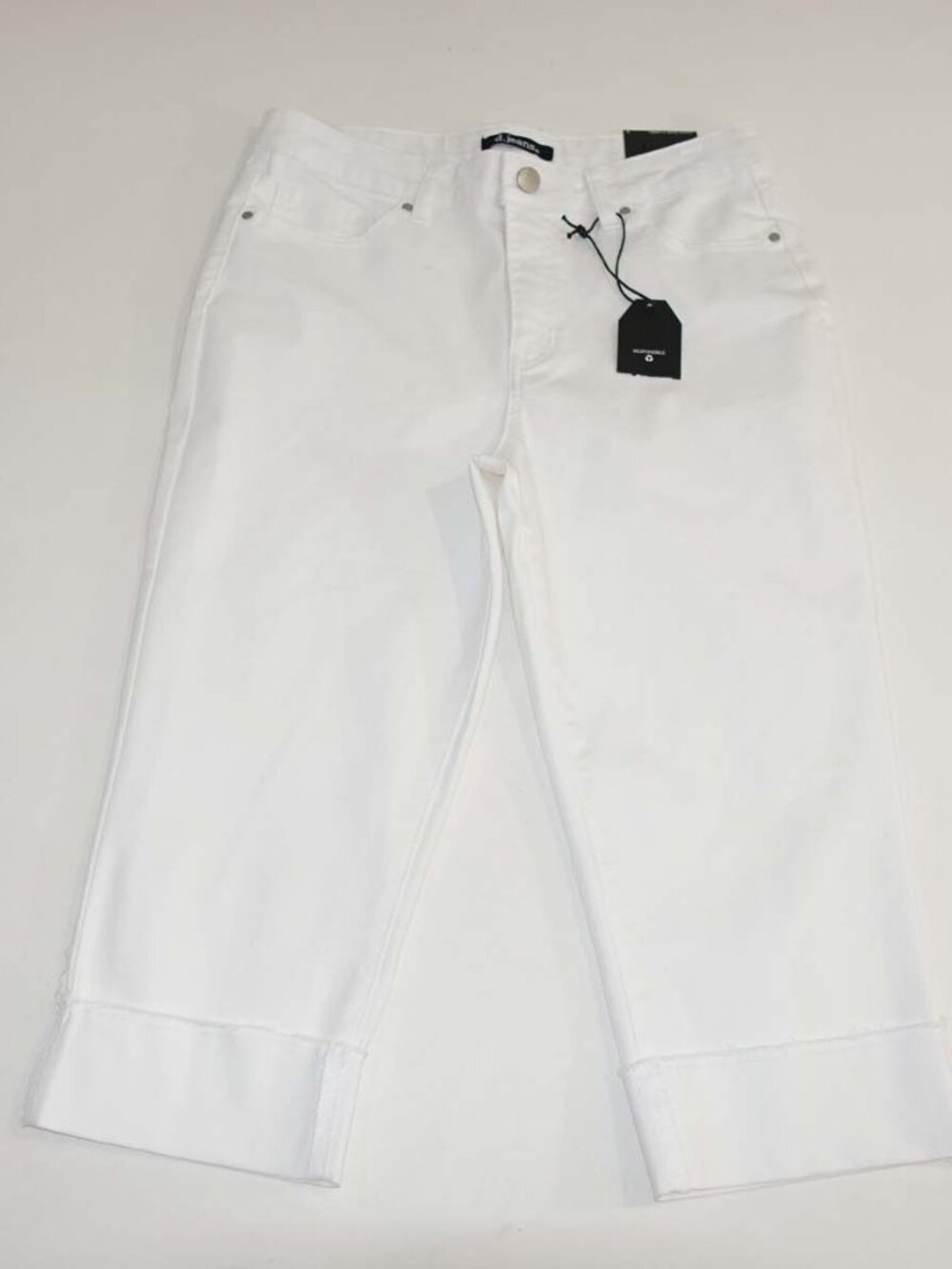 D. Jeans Women's High Rise Capri Jeans Size 8 NWT White 18" Inseam Stretch Denim